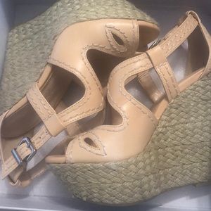 Jessica Simpson wedged